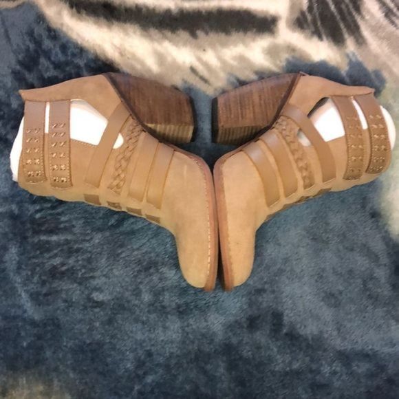 133. SoHo NYC Cobbler leather buckled ankle boots (8.5) - Picture 9 of 17